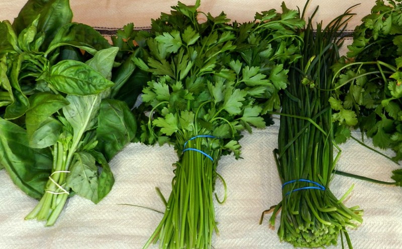 20 простых кухонных трюков. Неочевидные тонкости обращения с продуктами, которые заметно облегчат вам жизнь.
