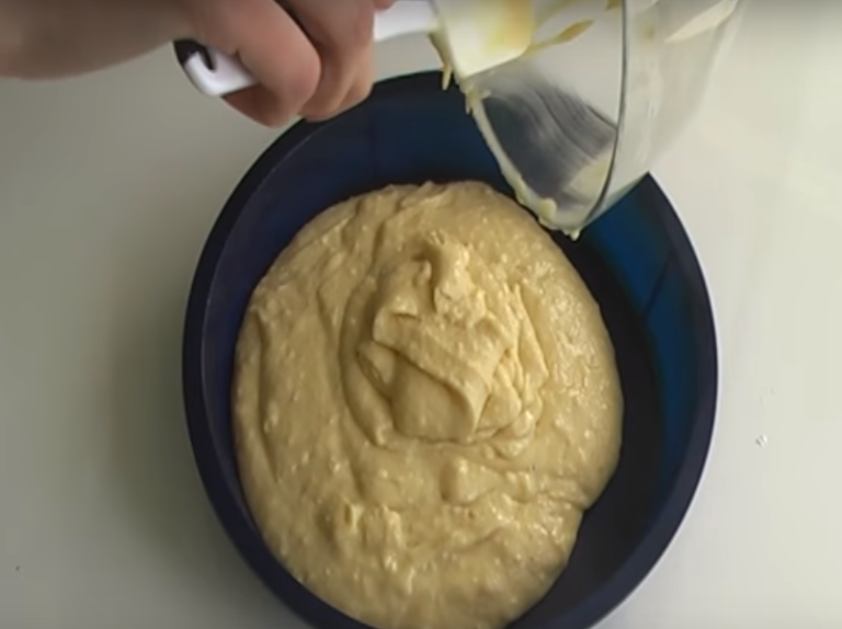 Манник на кефире – лучшие рецепты очень вкусного воздушного пирога