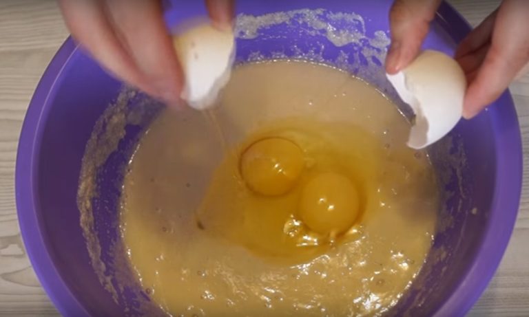 Манник на кефире – лучшие рецепты очень вкусного воздушного пирога