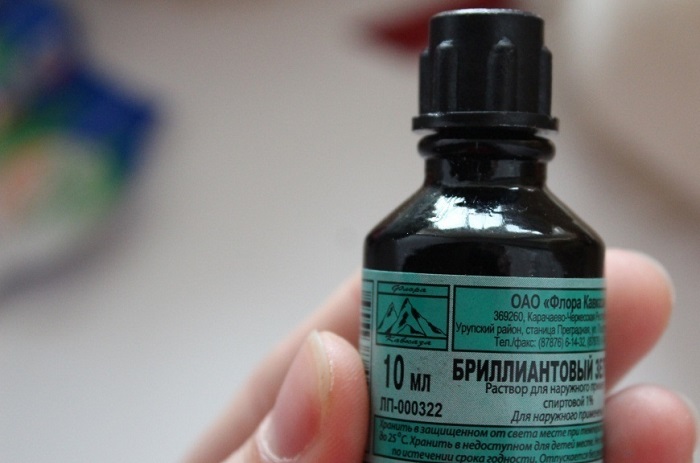 Не выбрасывай пожелтевшие занавески! Немедленно окуни их в зеленку…