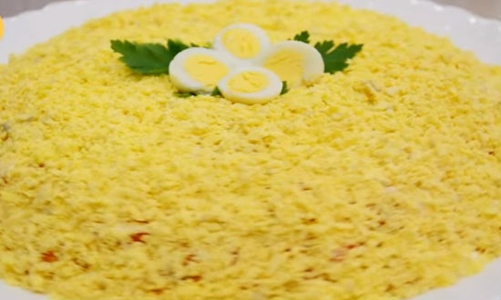 Вкусный и нежный салат «Мимоза», классический пошаговый рецепт с рыбными консервами