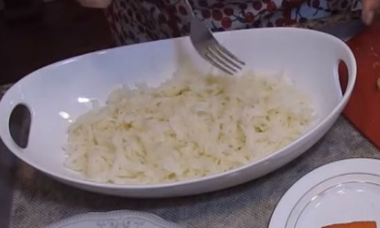 Вкусный и нежный салат «Мимоза», классический пошаговый рецепт с рыбными консервами
