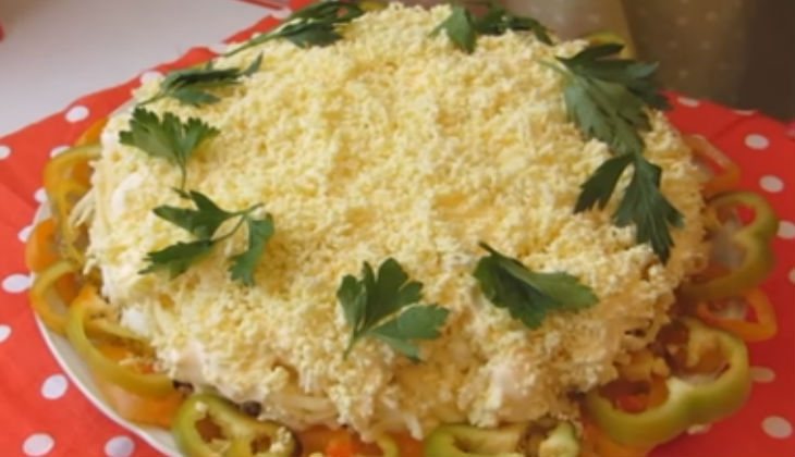 Вкусный и нежный салат «Мимоза», классический пошаговый рецепт с рыбными консервами