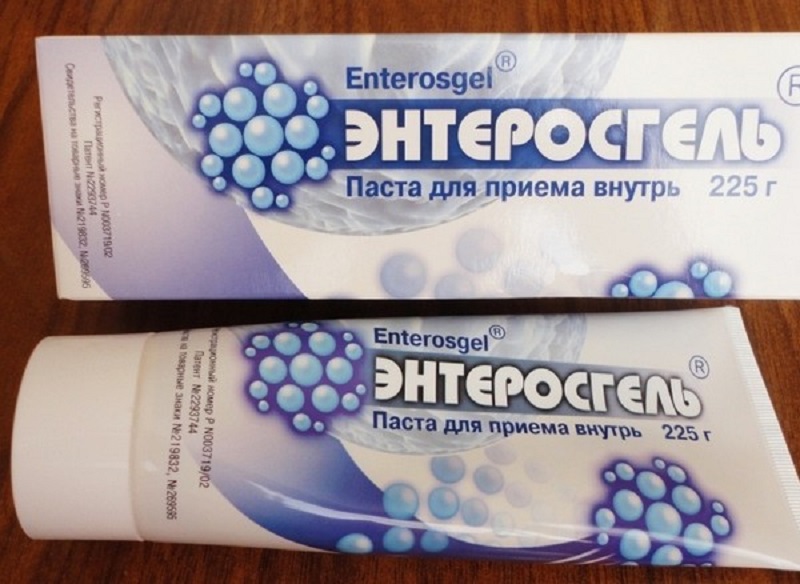 Наношу «Энтеросгель» тостым слоем на лицо и принимаю ложку натощак. Он очищает лицо лучше моего косметолога!